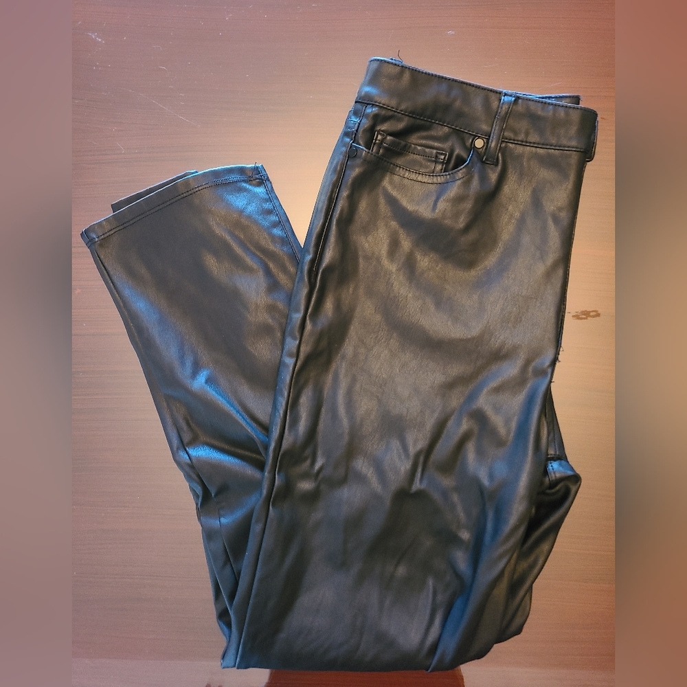 ⚡️SOLD⚡️Faux-Leather highwaisted flare pants